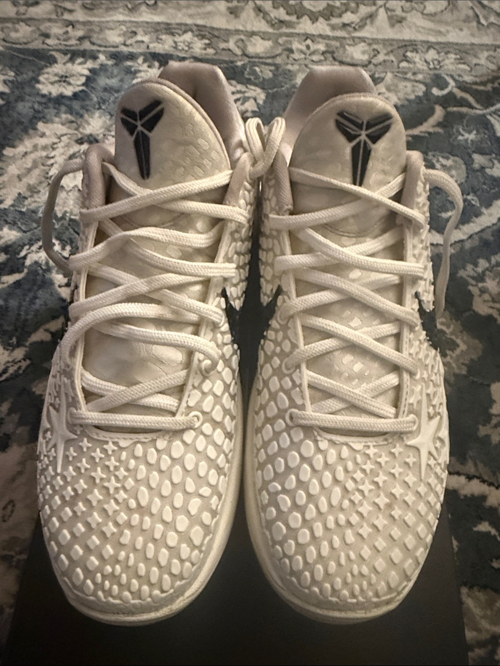 Kobe VI Protro size 6.5. White and black